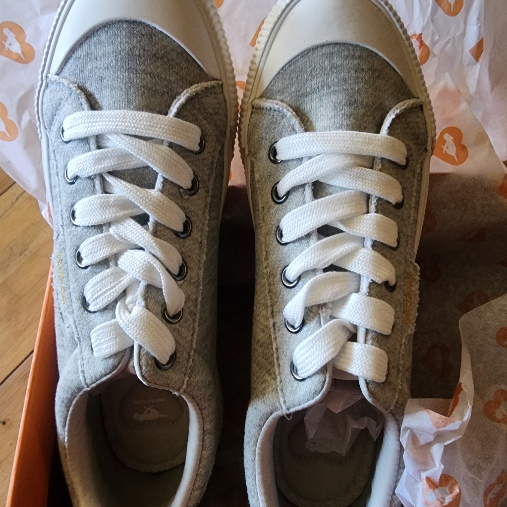 Womens Brand New Rocket Dog Sneakers